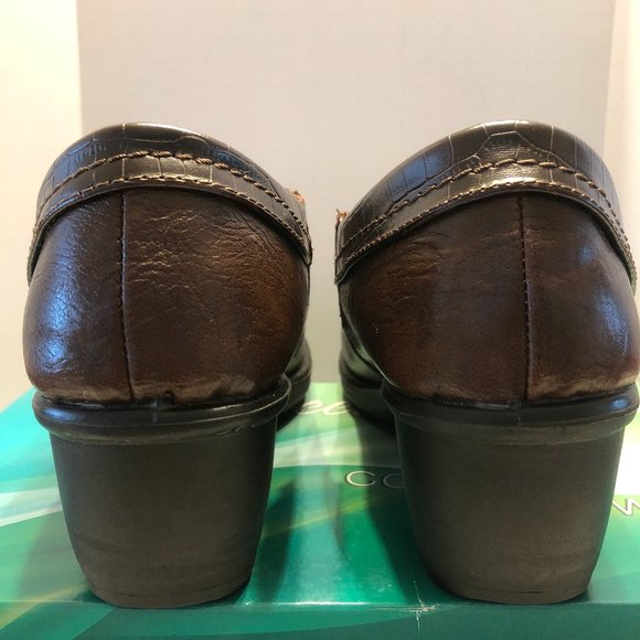 Easy Street  Tan/Brown Croc Clogs/Ankle Bootie - Picture 6 of 13